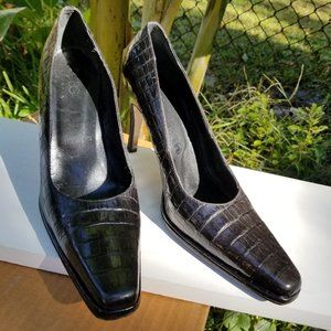 SOLD MaxAzria black all leather croc 9 heels Italy